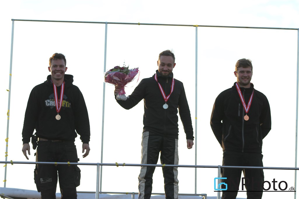 Michael Vesthave jr. Division 3 mester foran Michael Skipper og Frederik Normann
(Foto: CNPhoto.dk)
